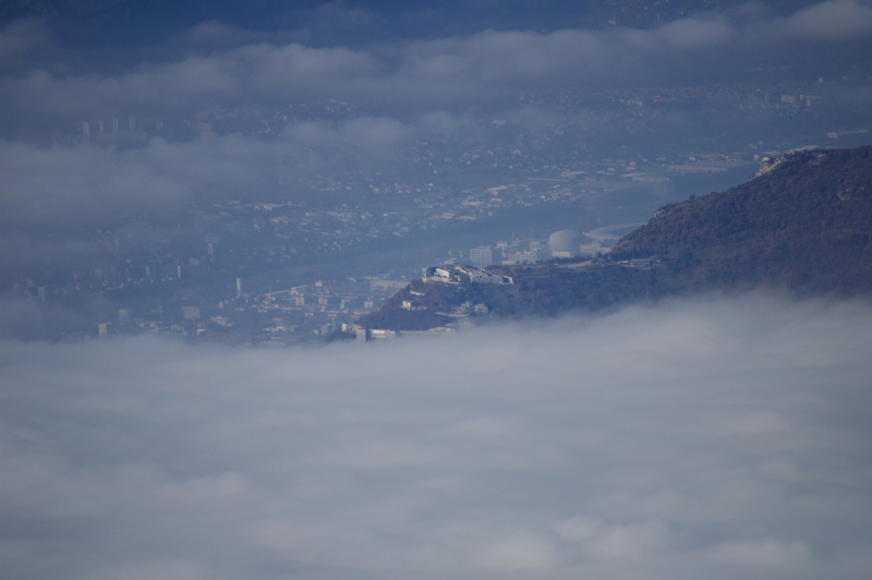 Bastille à travers les nuages